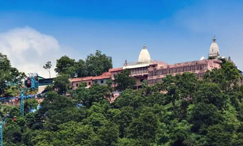 हरिद्वार-के-मनसा-देवी-मंदिर-में-बड़ा-बदलाव,-अब-पुजारी-पहनेंगे-बिना-जेब-वाले-कुर्ते